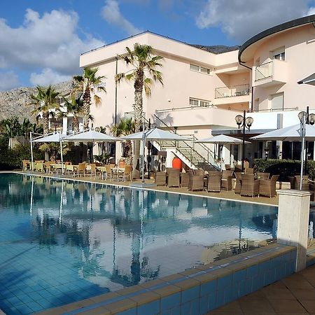 Hotel Sirenetta อิโซลา เดลเล เฟมมิเน ภายนอก รูปภาพ