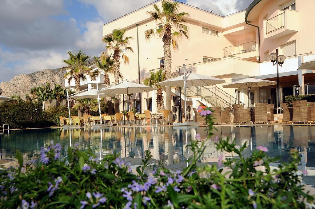 Hotel Sirenetta อิโซลา เดลเล เฟมมิเน ภายนอก รูปภาพ