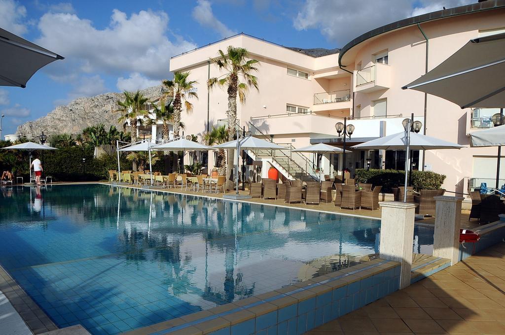 Hotel Sirenetta อิโซลา เดลเล เฟมมิเน ภายนอก รูปภาพ