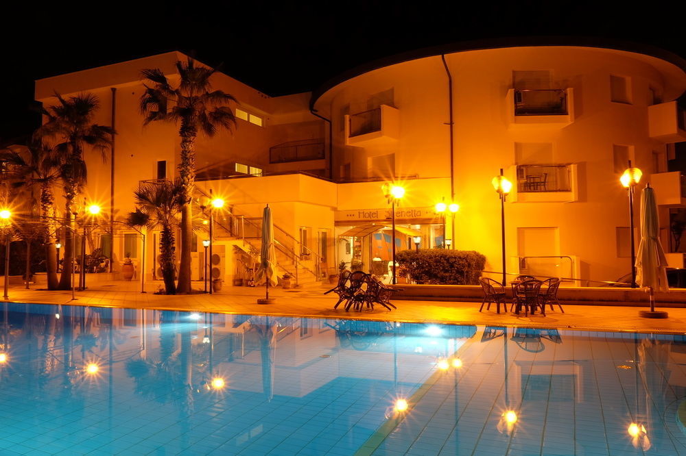Hotel Sirenetta อิโซลา เดลเล เฟมมิเน ภายนอก รูปภาพ