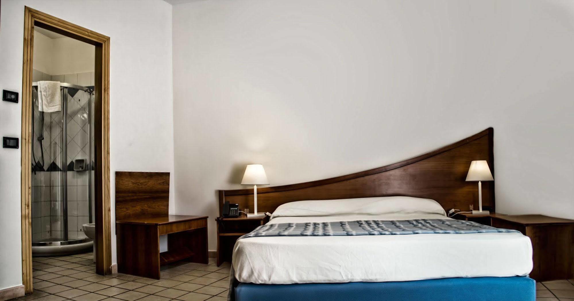 Hotel Sirenetta อิโซลา เดลเล เฟมมิเน ภายนอก รูปภาพ