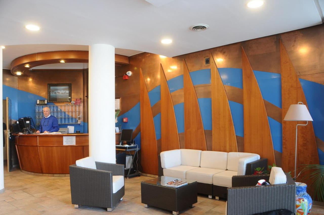 Hotel Sirenetta อิโซลา เดลเล เฟมมิเน ภายนอก รูปภาพ